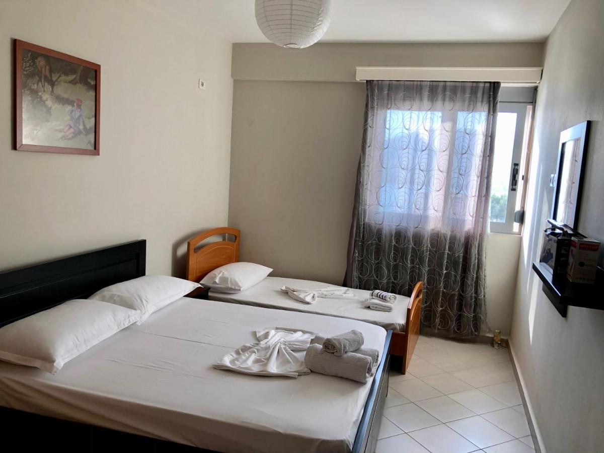 Lorenso Guest House Саранда Екстер'єр фото