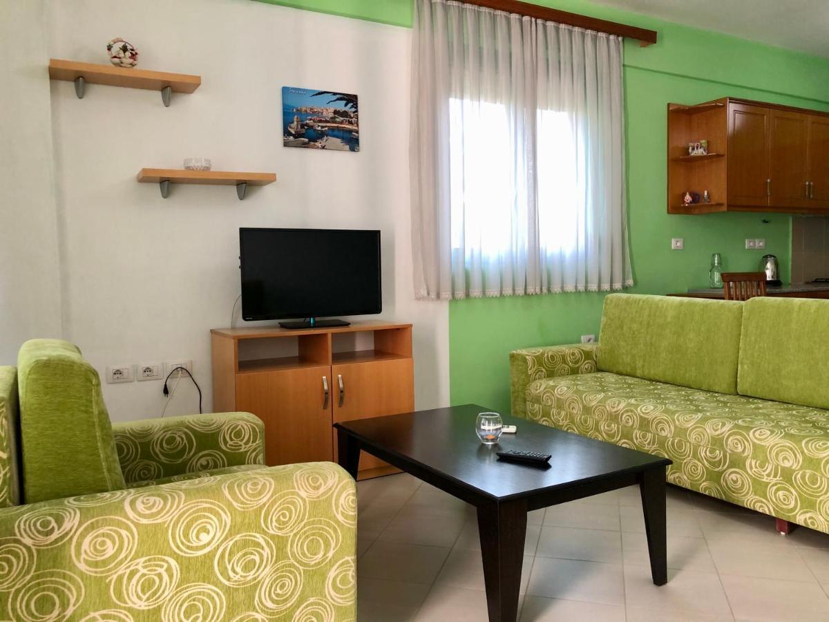 Lorenso Guest House Саранда Екстер'єр фото