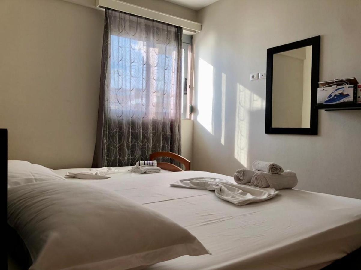 Lorenso Guest House Саранда Екстер'єр фото