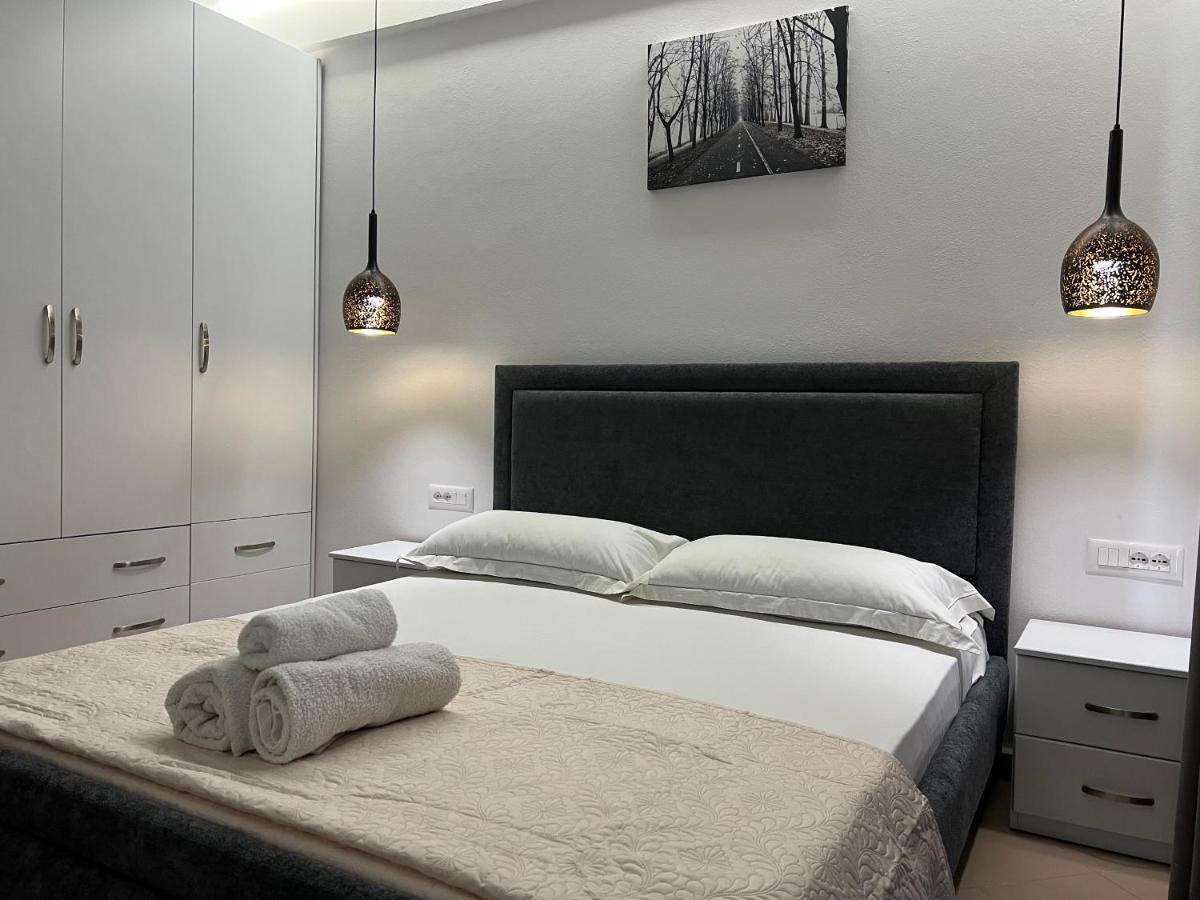 Lorenso Guest House Саранда Екстер'єр фото