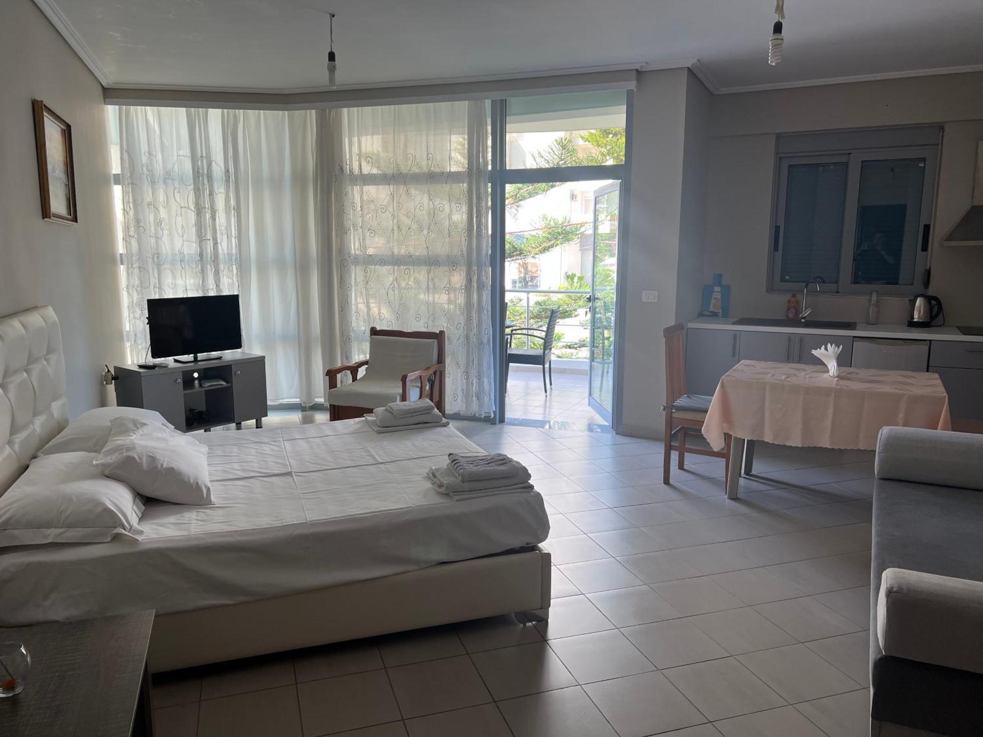 Lorenso Guest House Саранда Екстер'єр фото