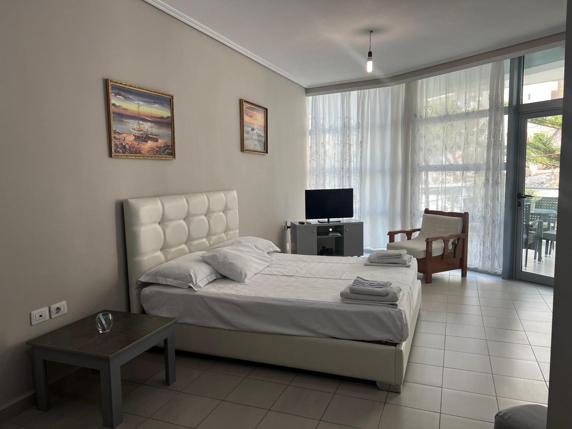 Lorenso Guest House Саранда Екстер'єр фото